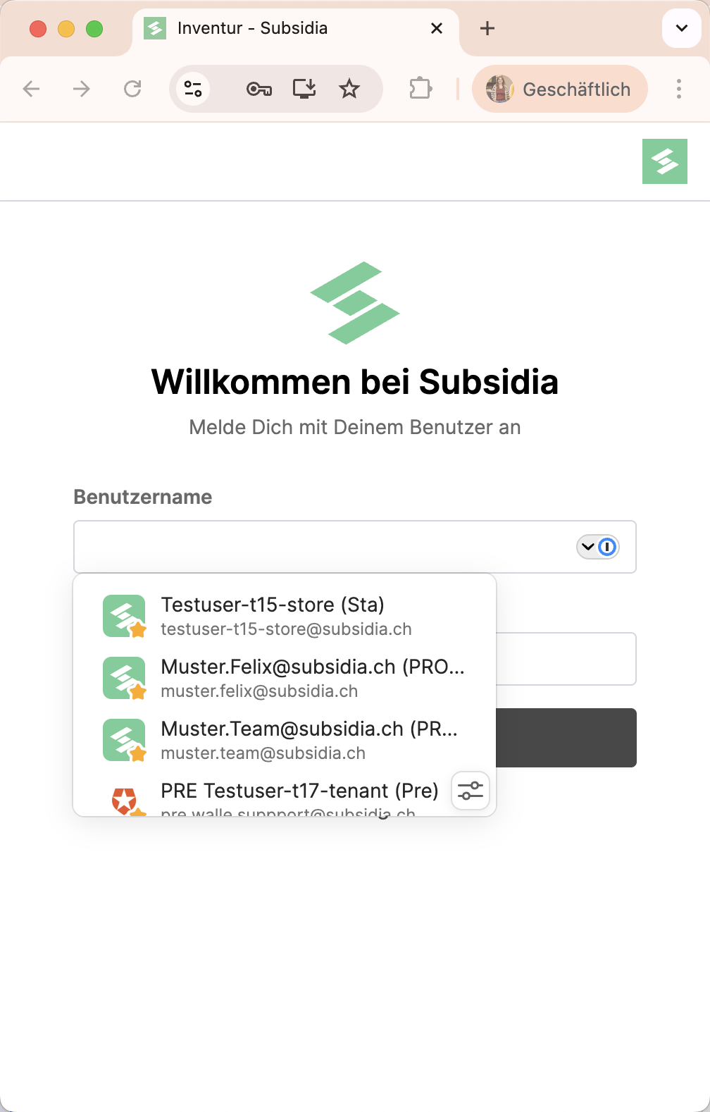 Beginnen, indem Du dich mit den gewohnten Angaben anmeldest. 
