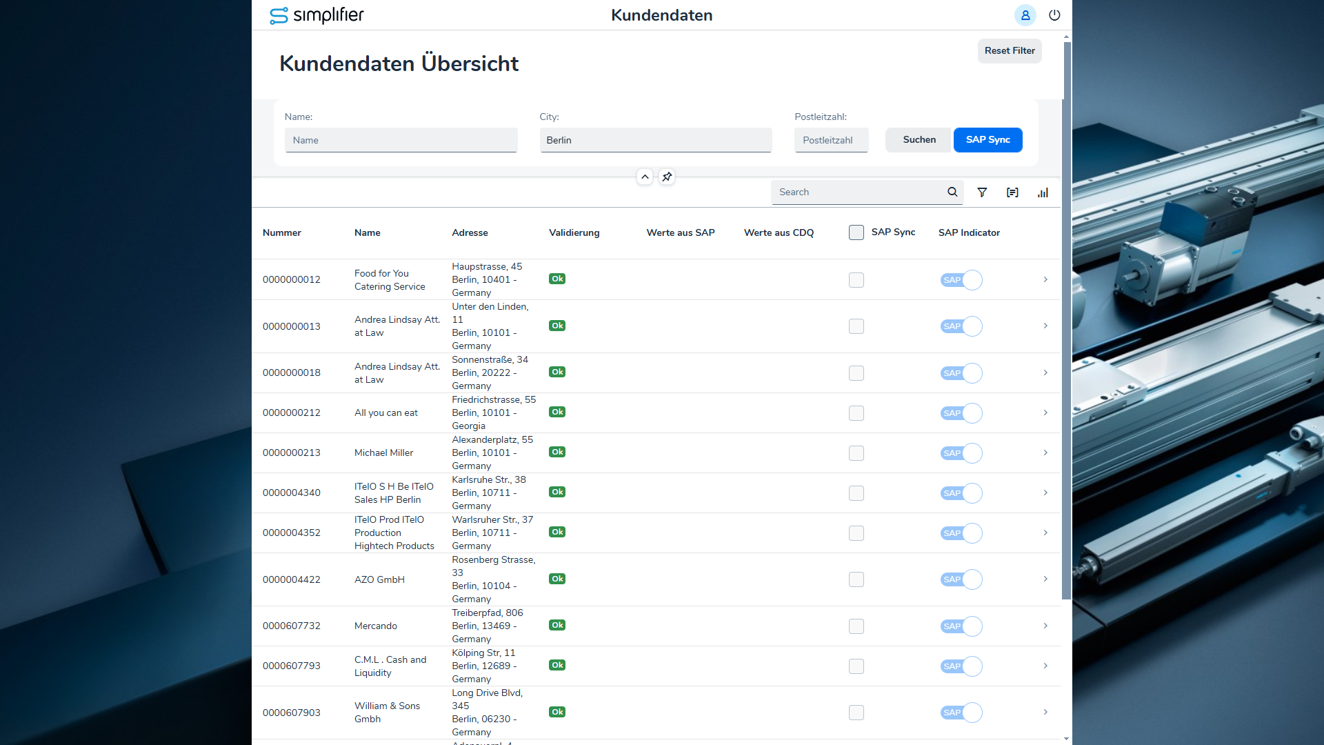 Vor uns sehen wir eine Übersicht, in der Kundendaten aus dem **SAP-System** abgerufen und übersichtlich dargestellt werden.